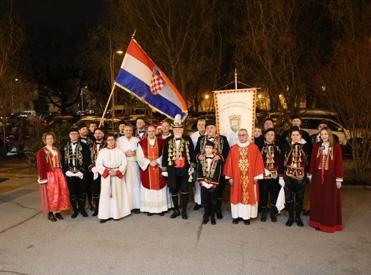 Tradicionalna proslava Tripundana u crkvi sv. Leopolda Mandića, Ljubljanica-Voltino